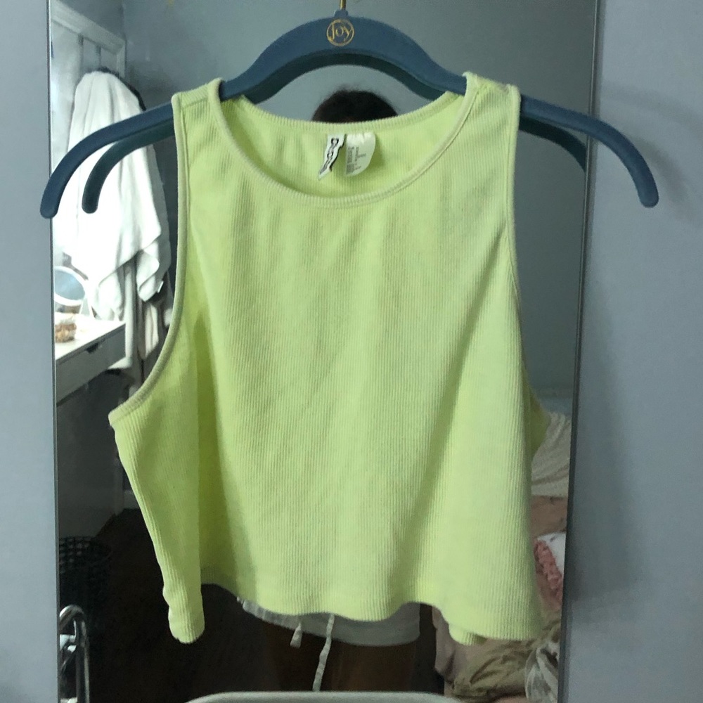 croped tank top